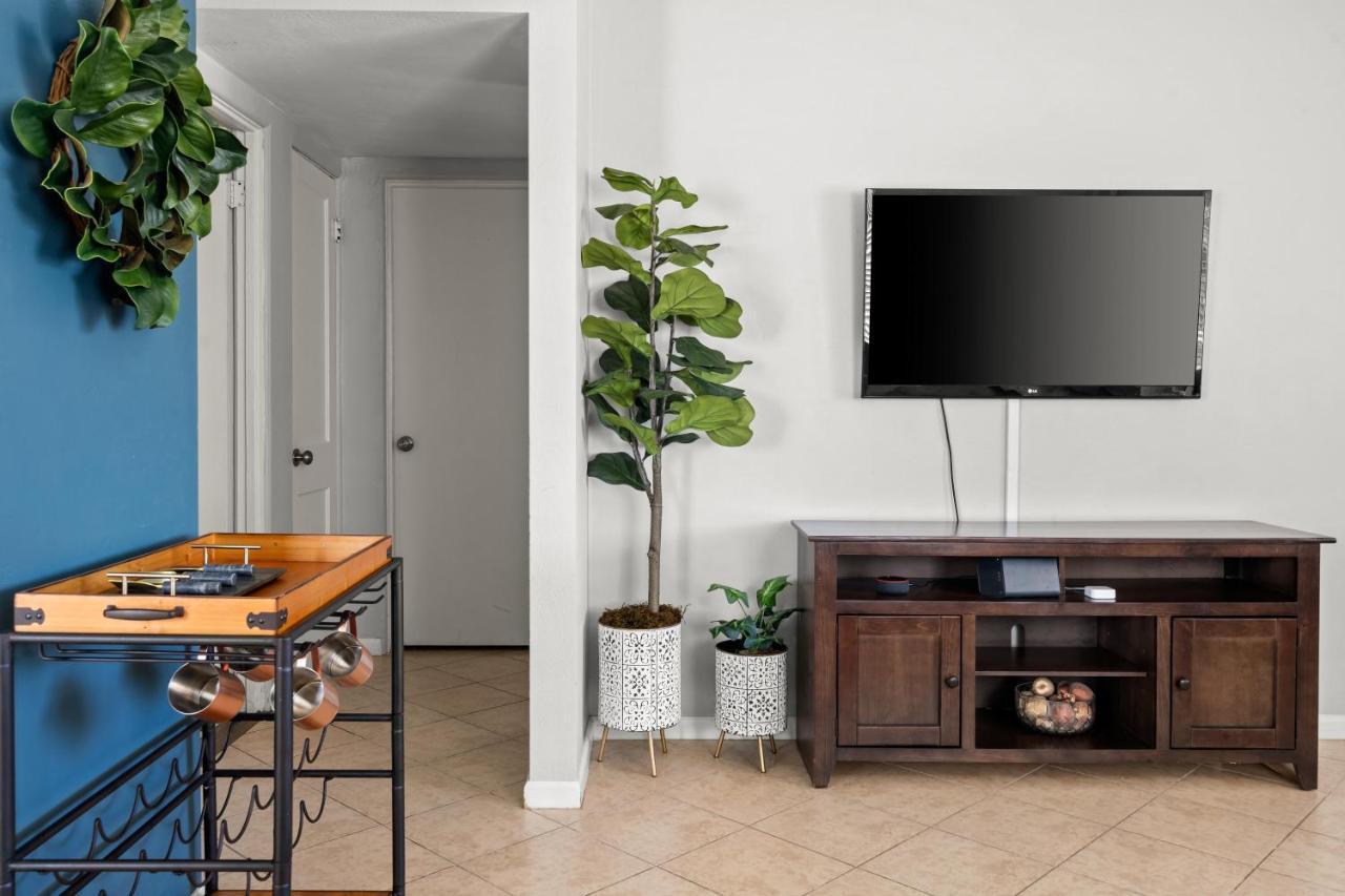 Central Phoenix Charmer Bagian luar foto