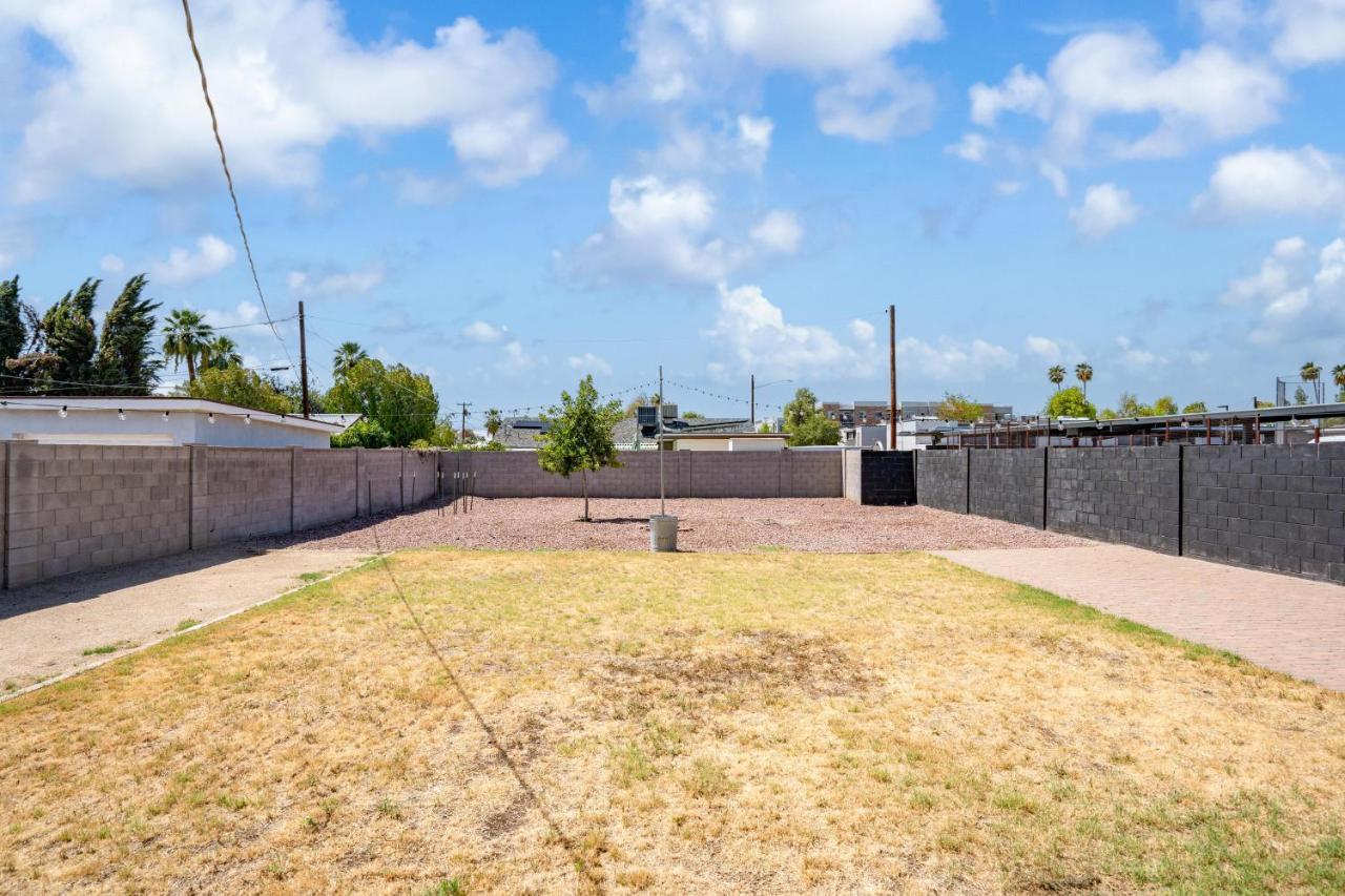 Central Phoenix Charmer Bagian luar foto
