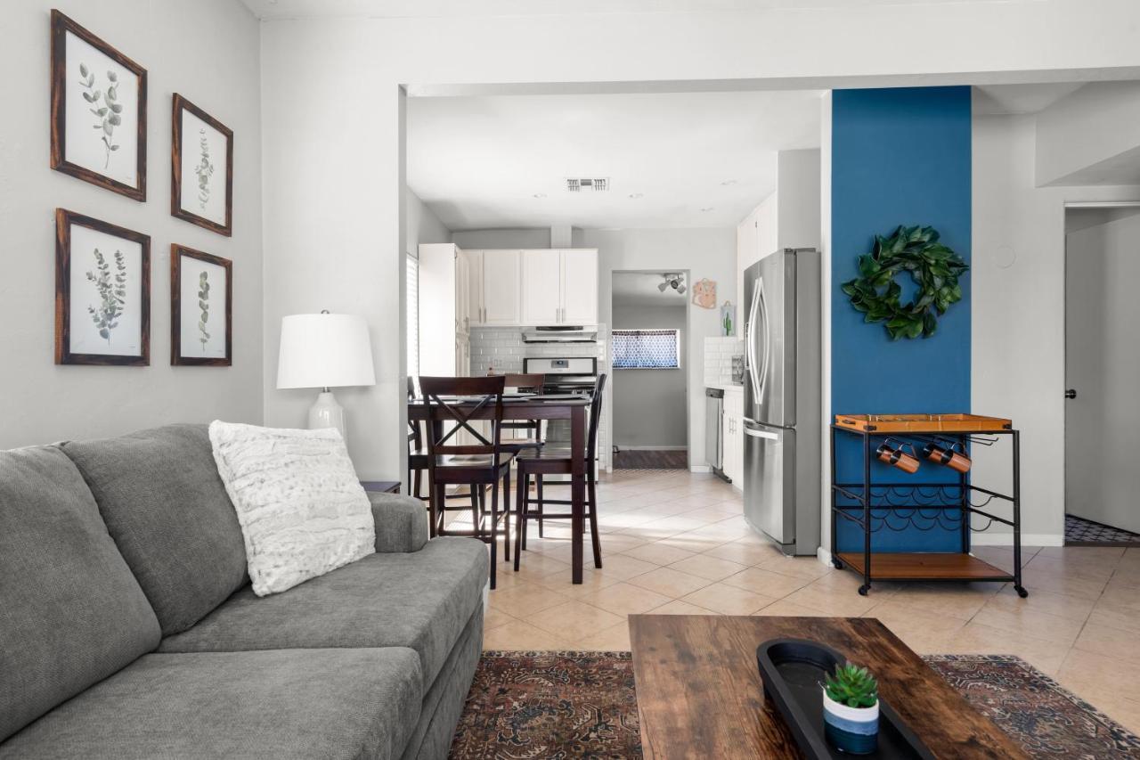 Central Phoenix Charmer Bagian luar foto