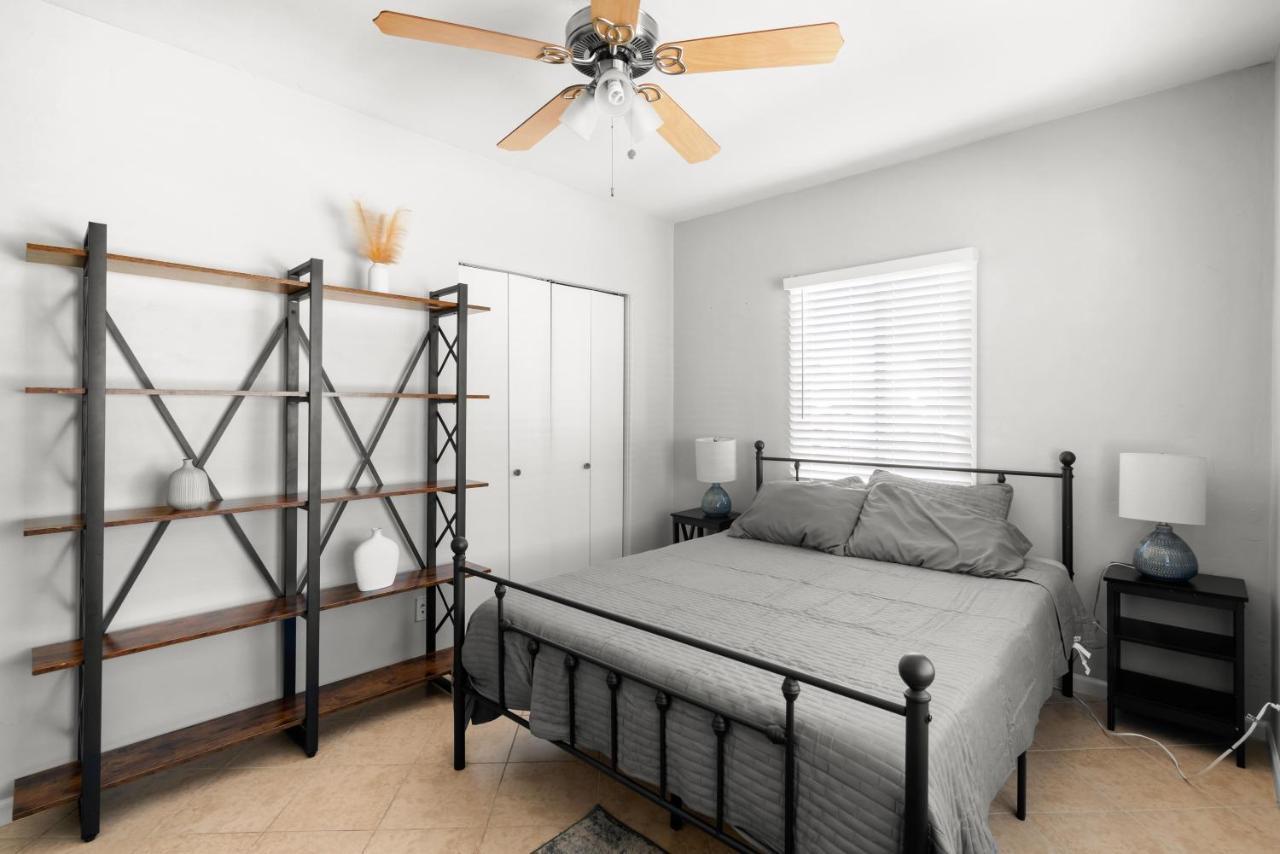 Central Phoenix Charmer Bagian luar foto