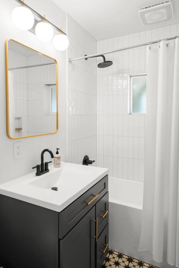 Central Phoenix Charmer Bagian luar foto